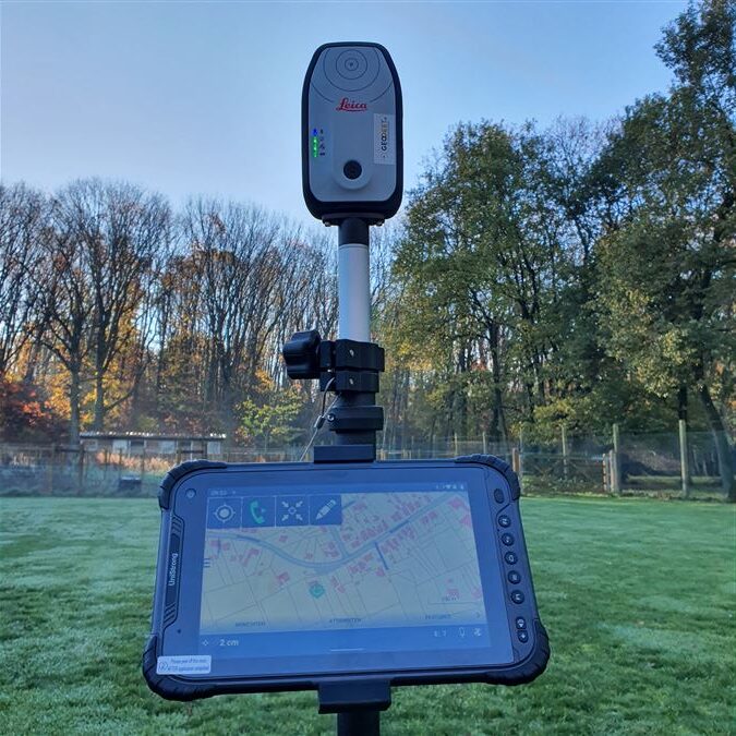 Leica FLX100 GNSS antenne nutsleidingen meten zeno tab 2 geodeet