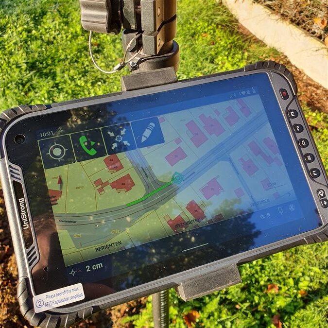 Leica FLX100 GPS kabels leidingen meten fluvius synductis geodeet